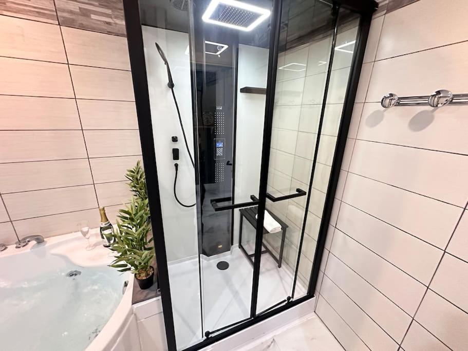 E Servagnat T3 Luxe Avec Sauna Jacuzzi Et Hammam Épernay Exterior foto